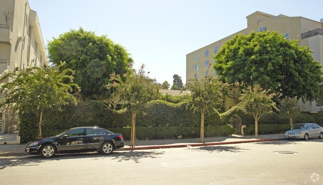 Building Photo - 7050-7060 Hawthorn Ave