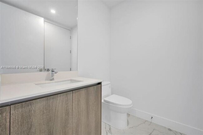 Building Photo - 17550 Collins Ave