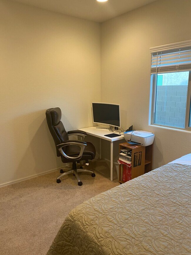 Building Photo - Fully furnished short term rental in Florence w/heated pool and spa