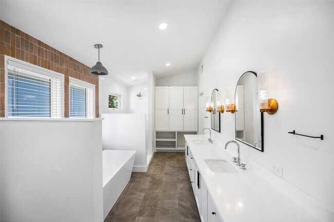 Building Photo - 1129 Euclid St