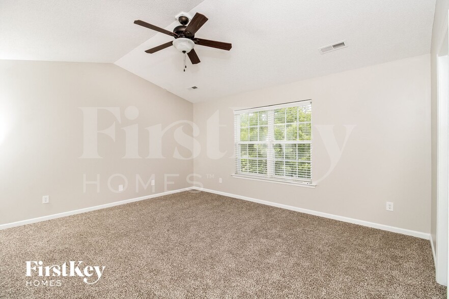 Building Photo - 6161 Glen Way Dr