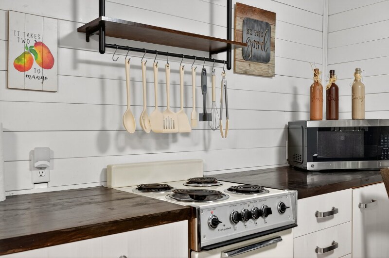 Building Photo - 1821 6th Ave