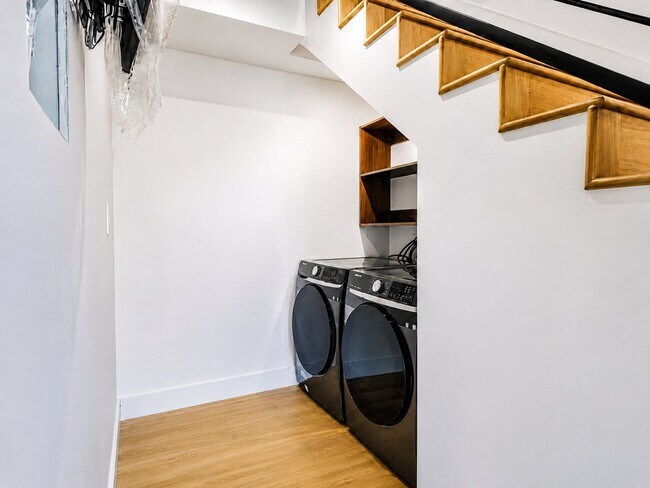 Building Photo - 4838 W 17th St