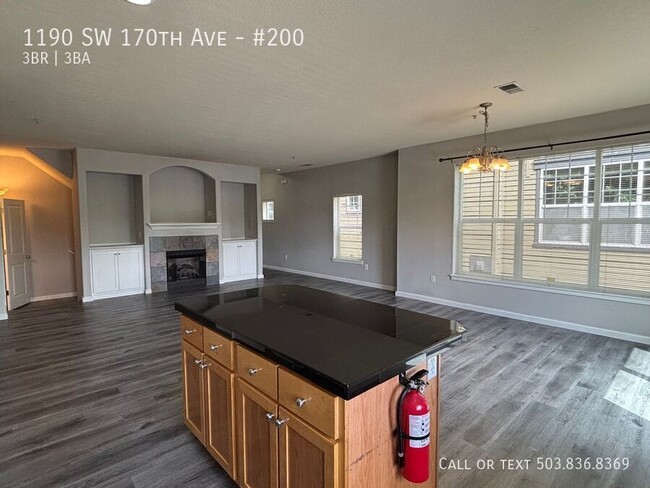 Building Photo - 1190 SW 170th Ave