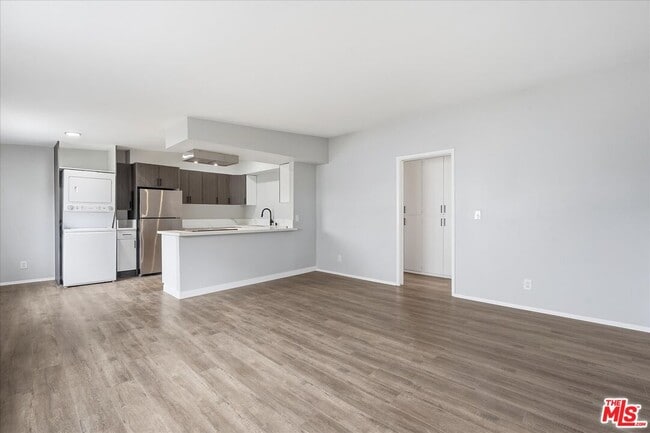 Building Photo - 3320 Pacific Ave