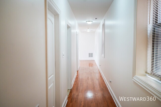 Building Photo - 5172 S Michigan Ave