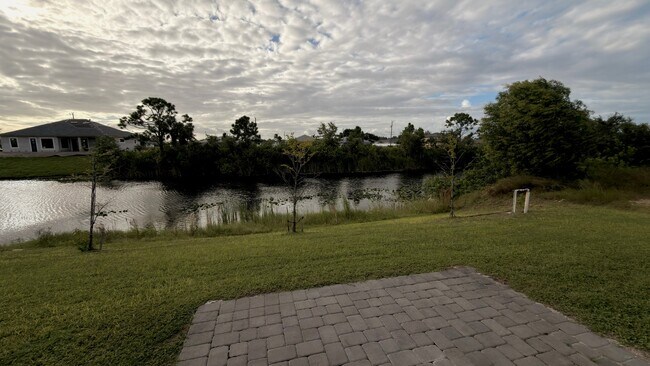 Building Photo - 2920 NW 4th Pl