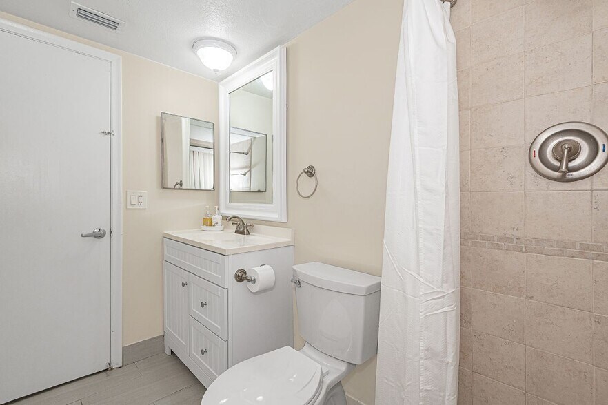 Building Photo - 7765 SW 86th St