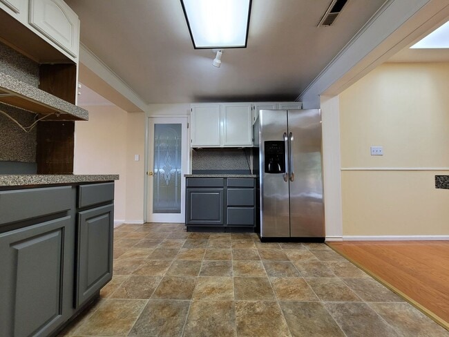 Building Photo - Bright Four-Bedroom Home with Spacious Outdoor Area