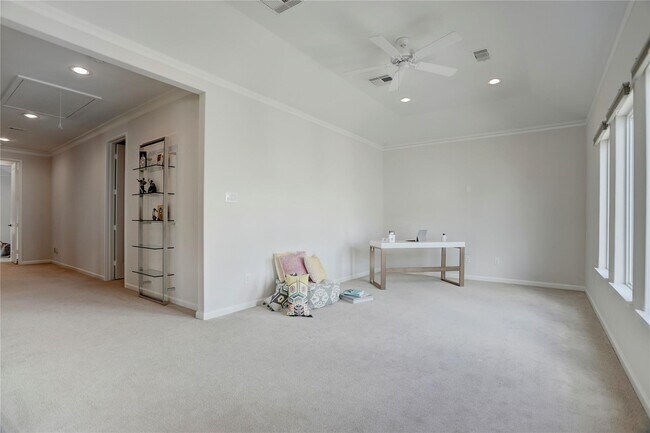 Building Photo - 1715 Maravilla Dr