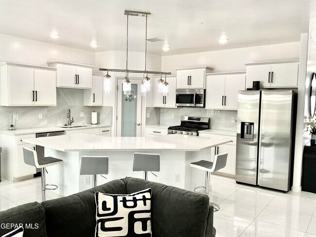 Building Photo - 8919 Eclipse St