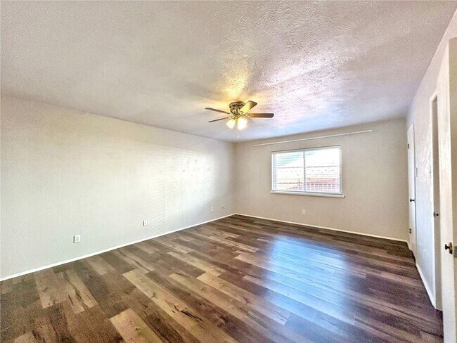 Building Photo - 10238 White Elm Rd