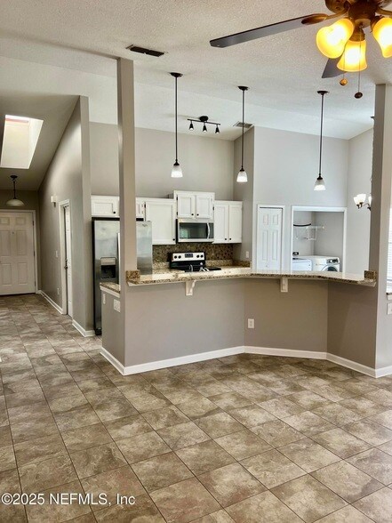 Building Photo - 7820 Collins Ridge Blvd E