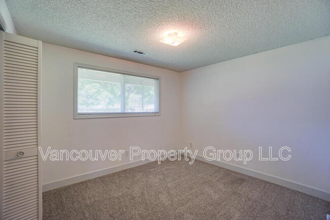 Building Photo - 7104 Louisiana Dr