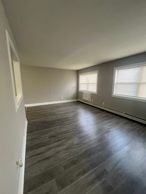 Building Photo - 394 Park Ave