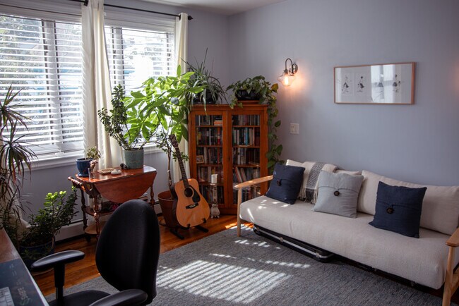 Bedroom 3 - 36 W Eagle St
