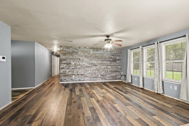 Building Photo - 432 Co Rd 4284