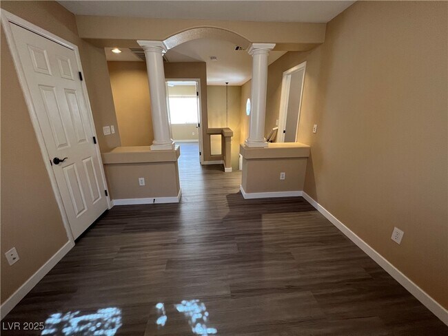 Building Photo - 7625 Good Fortune Ct