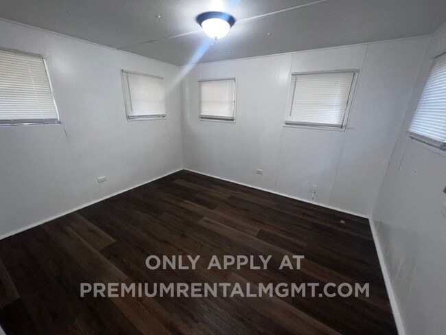 Building Photo - 1193 S Christiana Ave