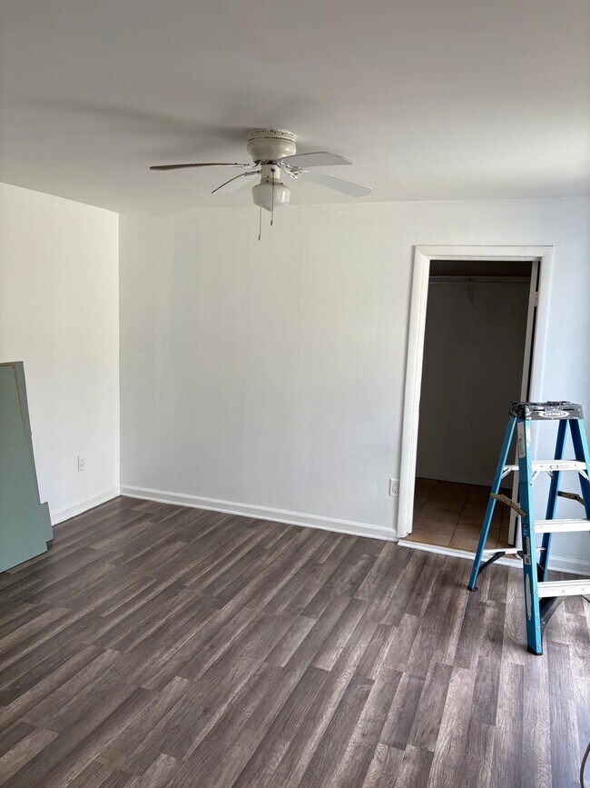 Building Photo - 524 South B Street