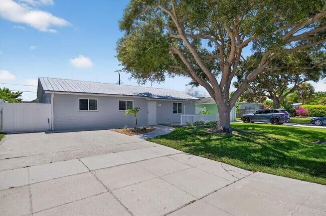 Building Photo - 516 E Whitney Dr