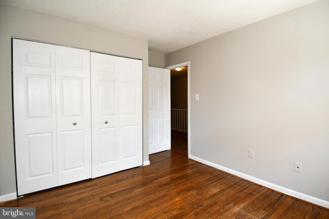 Building Photo - 9619 Nonquitt Dr