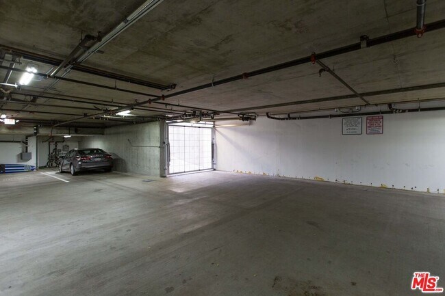 Building Photo - 8700 Chalmers Dr