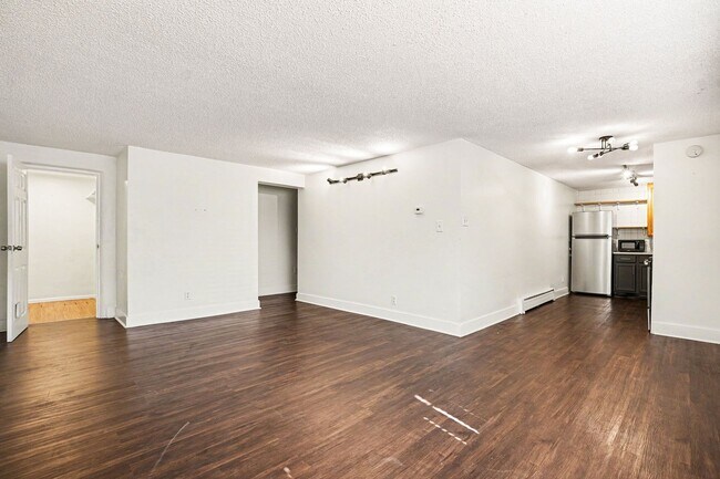 Building Photo - Charming 2-Bedroom Condo in a Prime Location - Cheesman Park!