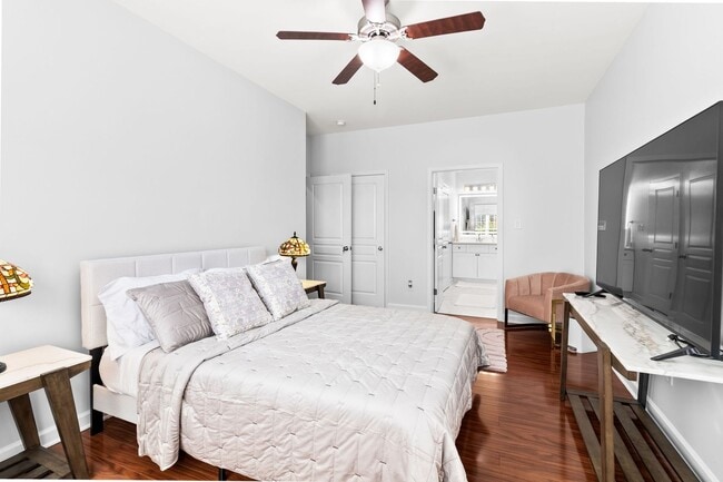 Building Photo - Furnished Townhome – All Inclusive | Gated...
