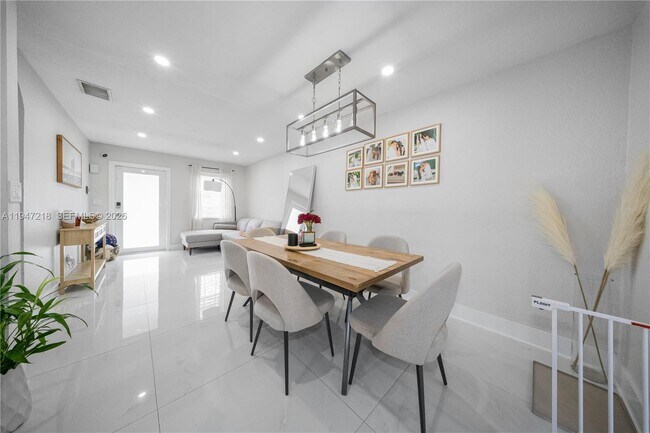 Building Photo - 10731 SW 51st Dr