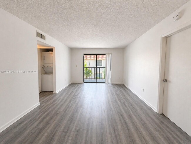 Building Photo - 9730 Hammocks Blvd