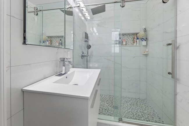 Building Photo - 52 Hillside Ave