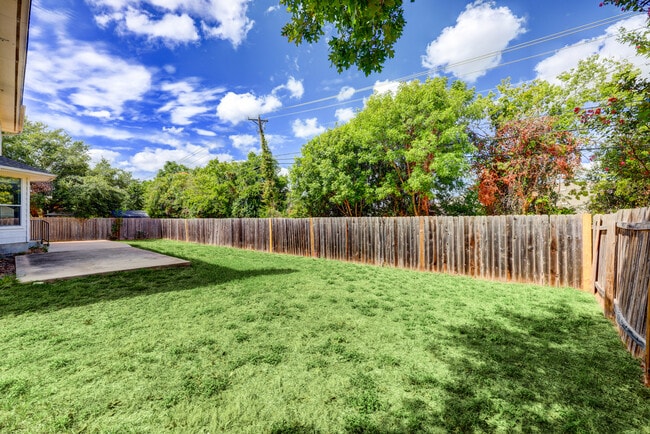 Building Photo - 804 Windsor Hill Dr