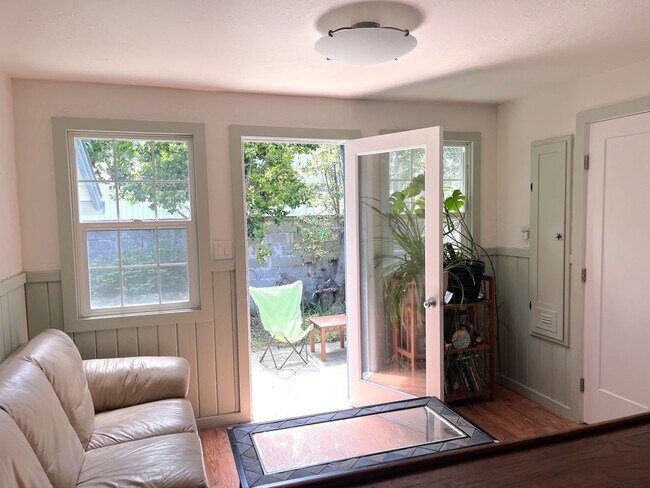 Building Photo - Fully Furnished- 2 bedroom/ 2 bathroom in Seacliff neighborhood walking distance to the beach