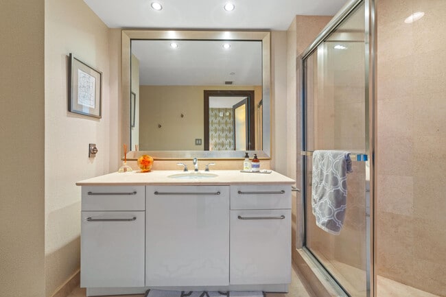 Building Photo - 3101 S Ocean Dr