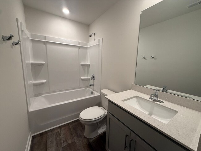 Building Photo - 3913 Falcon Ct