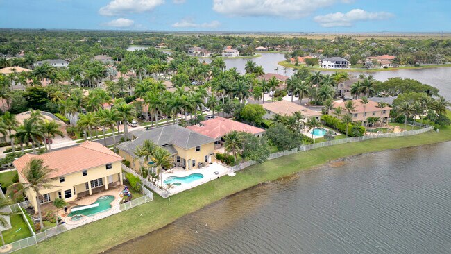 Building Photo - 950 Marina Dr