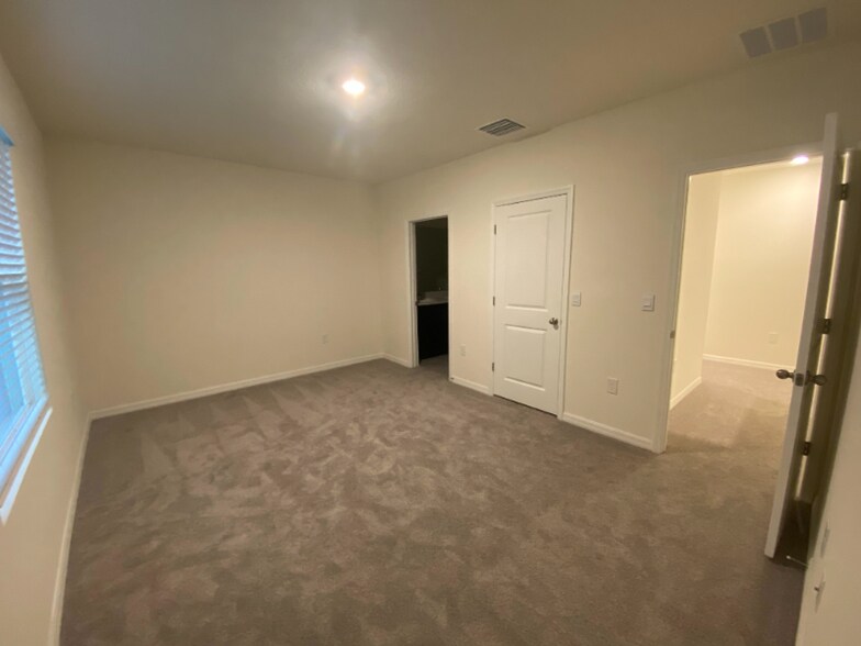 Building Photo - 2956 Suncoast Plains Dr