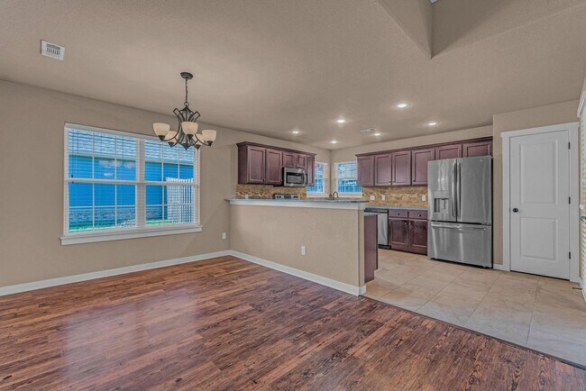 Building Photo - Beautiful 3-Bedroom Home with Open Layout & Fenced Backyard!