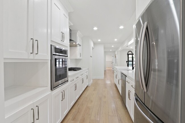 Building Photo - 3 bed 2 bath remodeled home features rustic charm blended with contemporary elegance