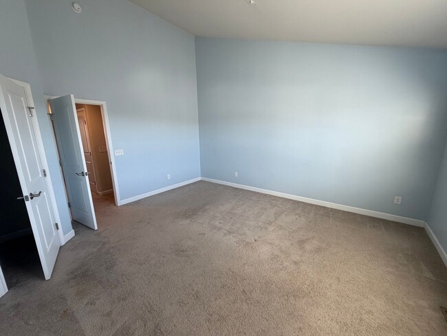 Building Photo - 3 Bed/3 Bath Townhome Christiansburg