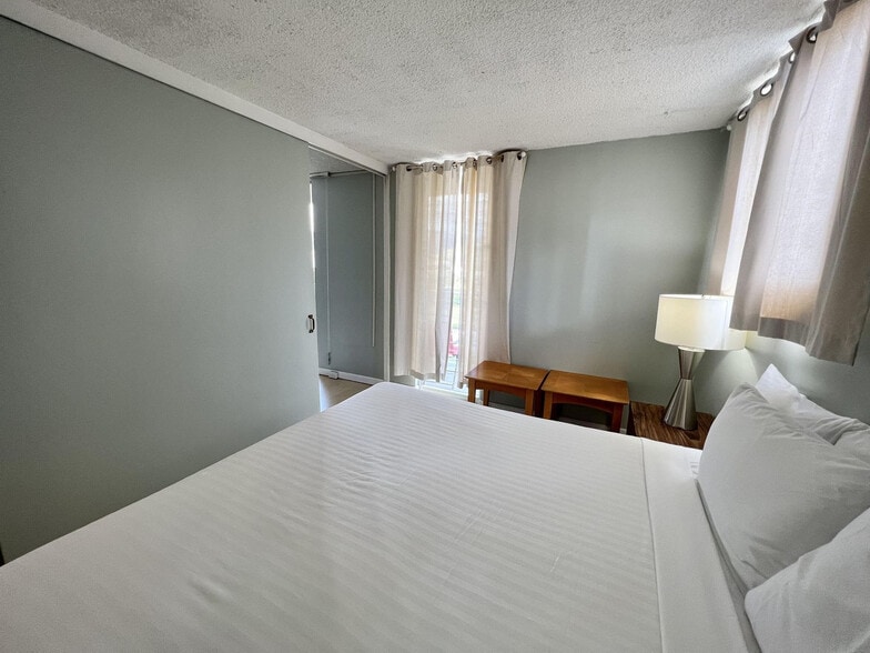 Building Photo - 2452 Tusitala St