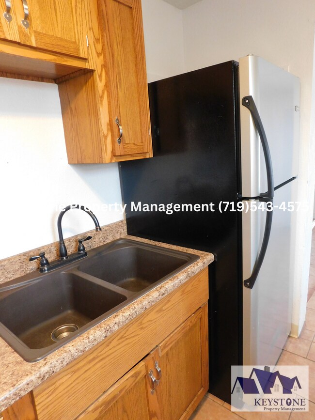 Building Photo - 819 Troy Ave