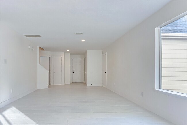 Building Photo - 21892 Silver Oak Ct