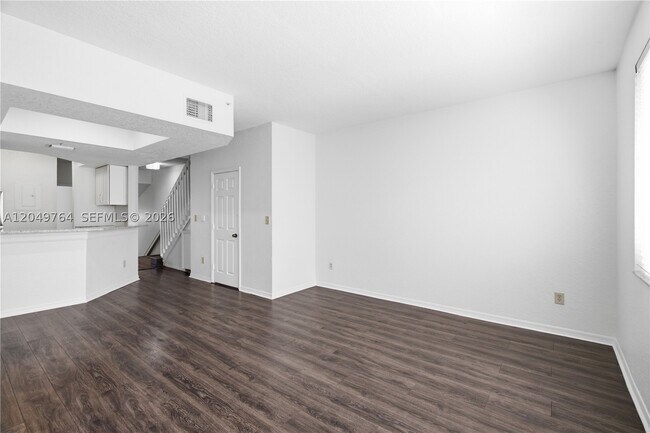 Building Photo - 725 SW 148th Ave