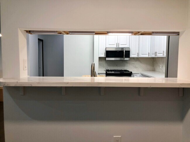 Building Photo - 2406 Clay St