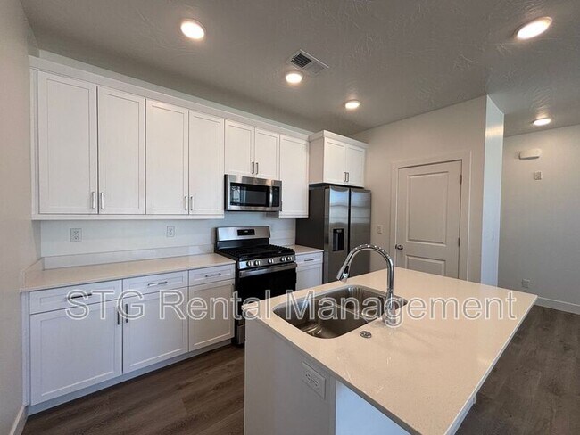 Building Photo - 5801 S Garnet Dr