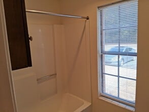 Building Photo - 2110 Lennox St