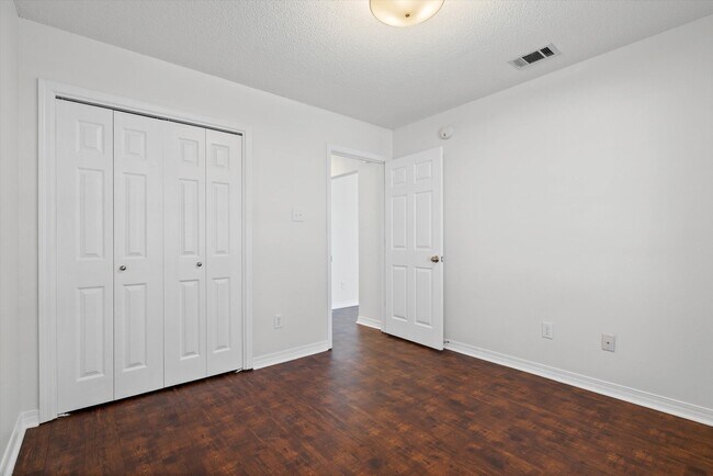 Building Photo - 605 Westchase Ct S