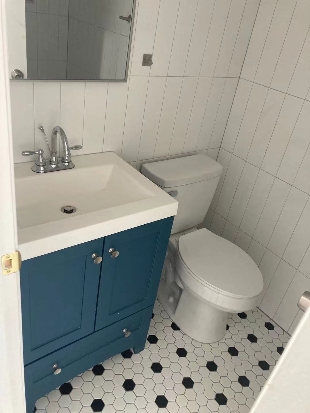 bath in bedroom 2 - 3219 Hamilton St